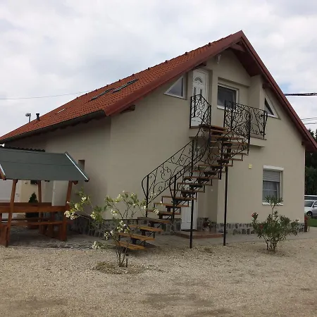 Baro Berg Apartman * Kapuvar